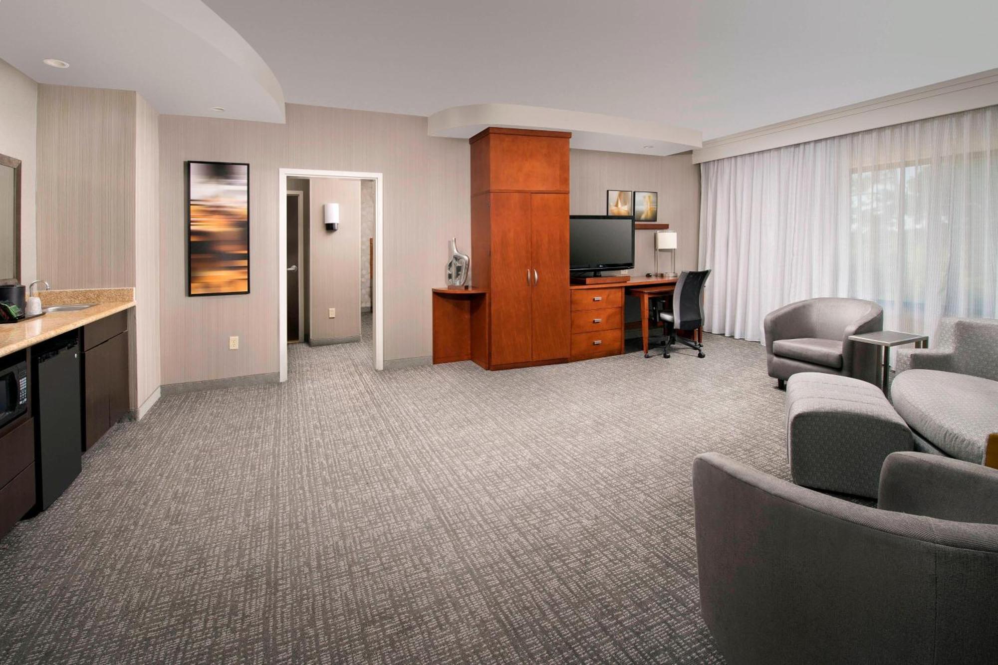 Courtyard By Marriott