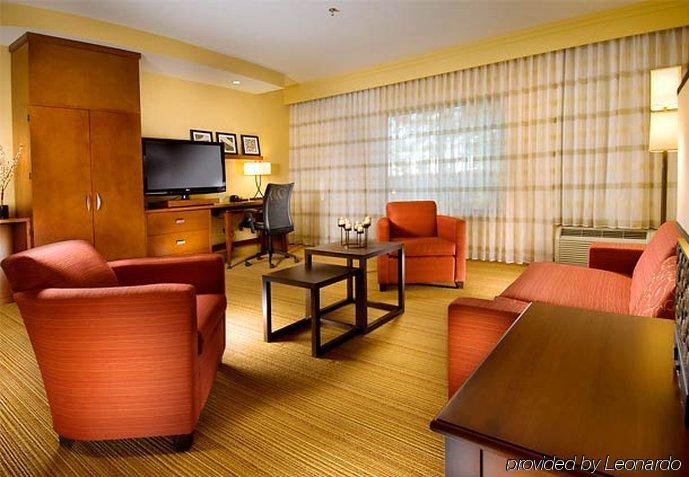Courtyard By Marriott Hotel 3*