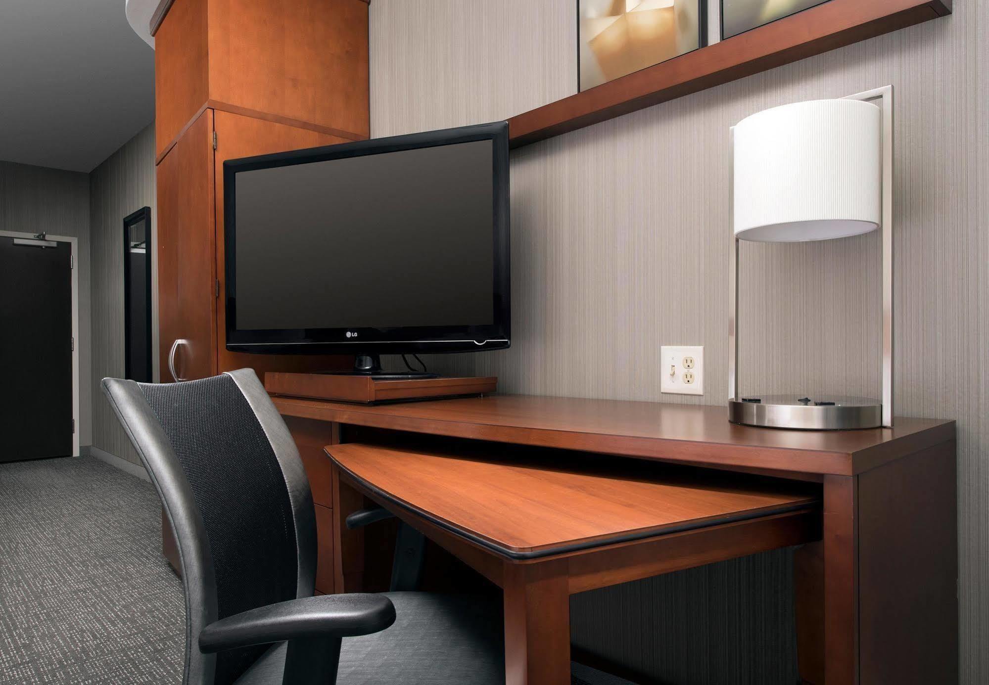 Courtyard By Marriott Hotel 3*